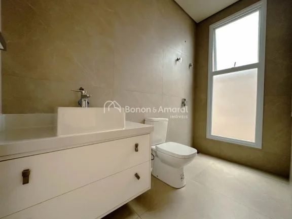 Imagem Casa de Alto Padrão com Projeto Contemporâneo e Acabamento Impecável

Esta casa de arquitetura co...