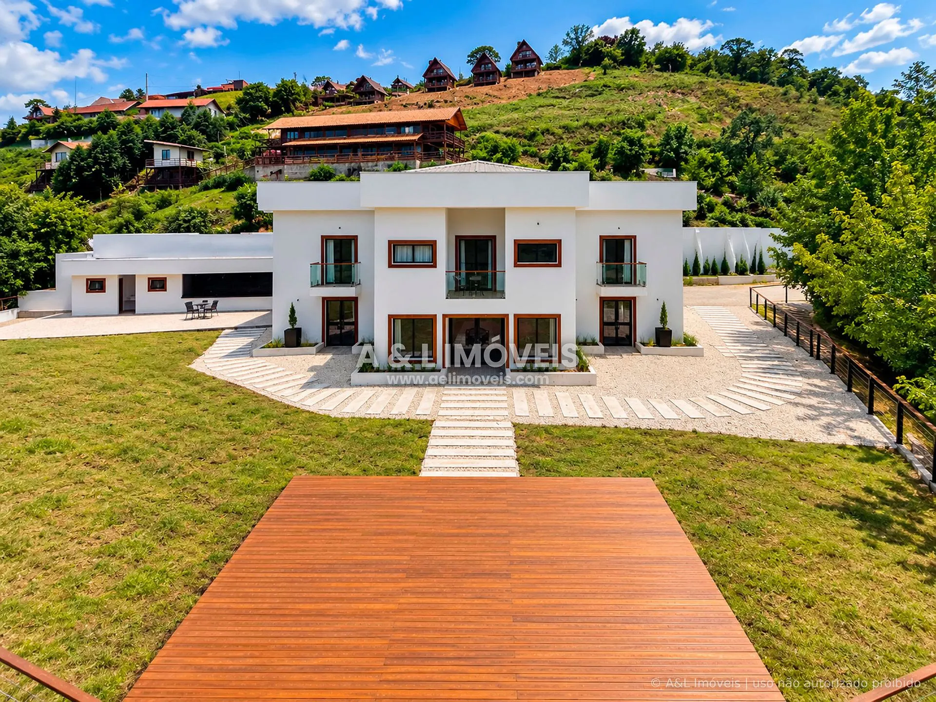 Foto do imóvel Casa à venda com 7 suítes e 1.320 m² construídos em Campos do Jordão em JOAO DORIA