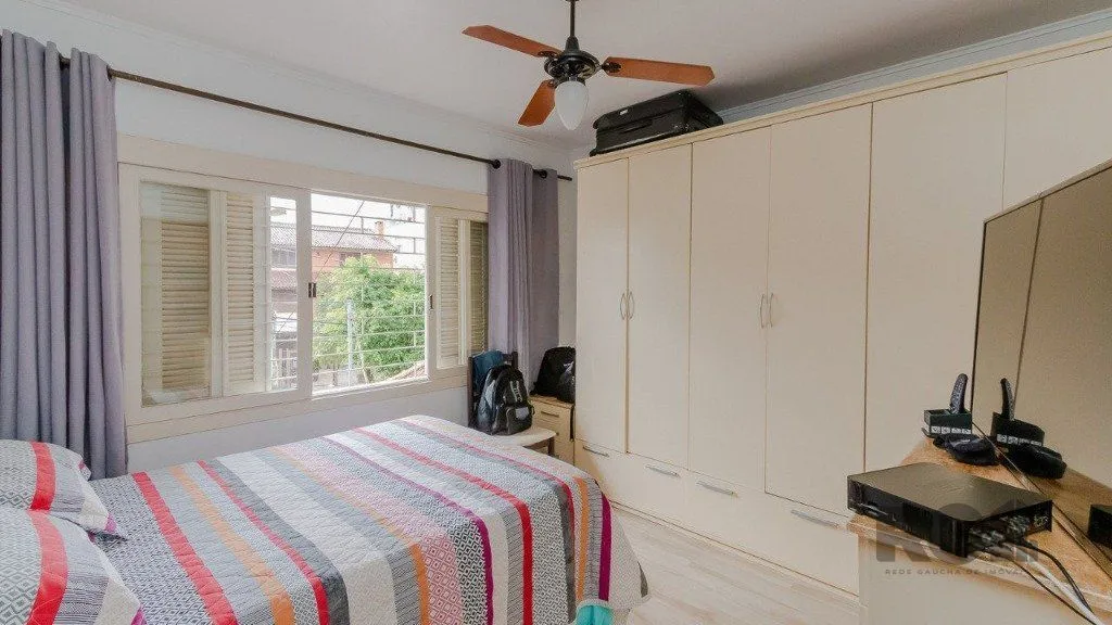Imagem Casa 394m², 4 dormitórios, 4 vagas no bairro Cristo Redentor