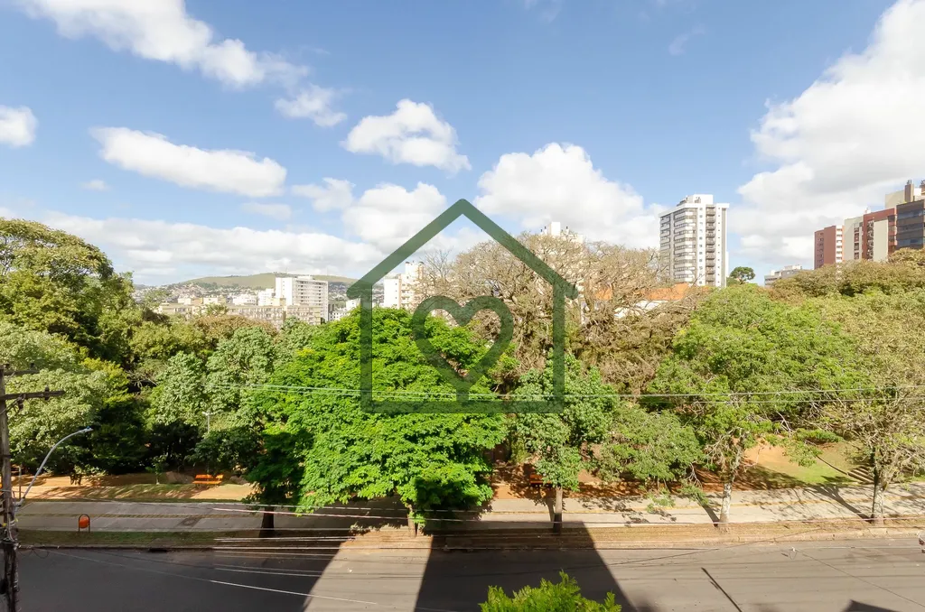 Imagem Apartamento de dois dormitórios no bairro Petrópolis, com sala de estar e jantar integradas e vent...