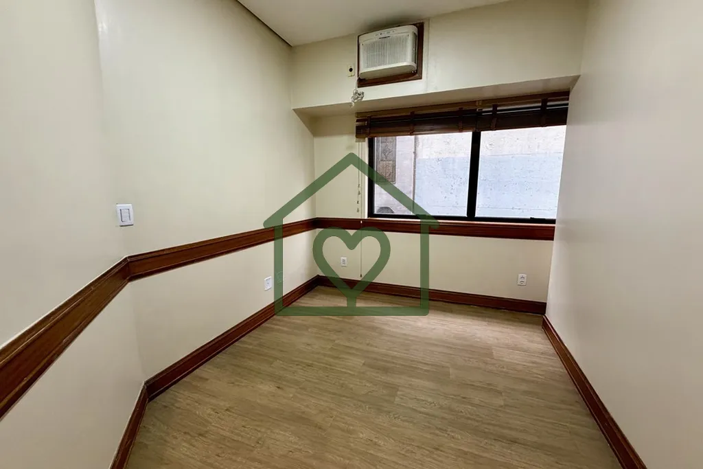 Imagem Consultório com 2 salas de atendimento, isolamento acústico e vaga de garagem!

Localizado no bair...