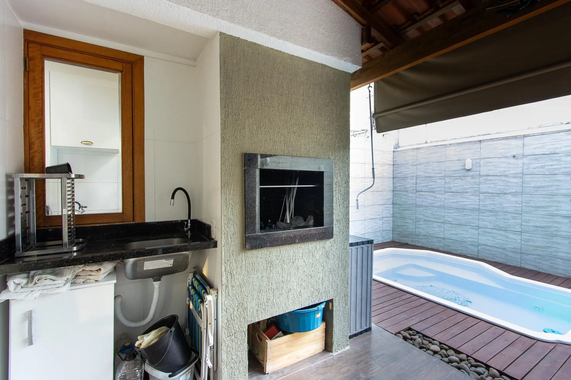 Imagem Casa de condomínio, 3 quartos, 1 suíte, piscina e 2 vagas de garagem;