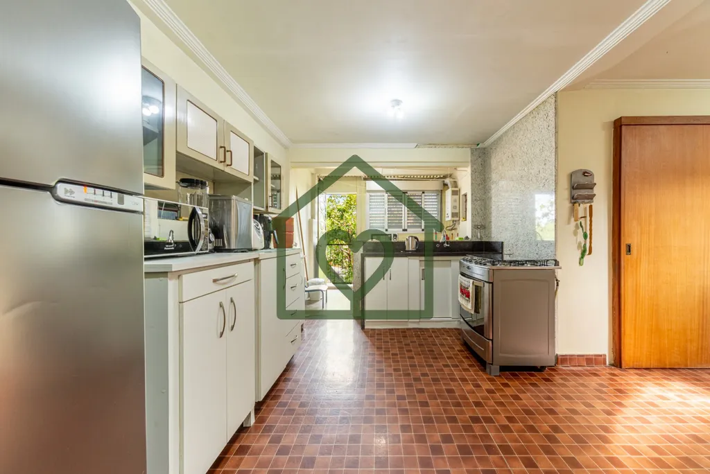 Imagem Casa Residencial com 3 pavimentos no bairro Sarandi com 290m² distribuída da seguinte maneira: 2 l...