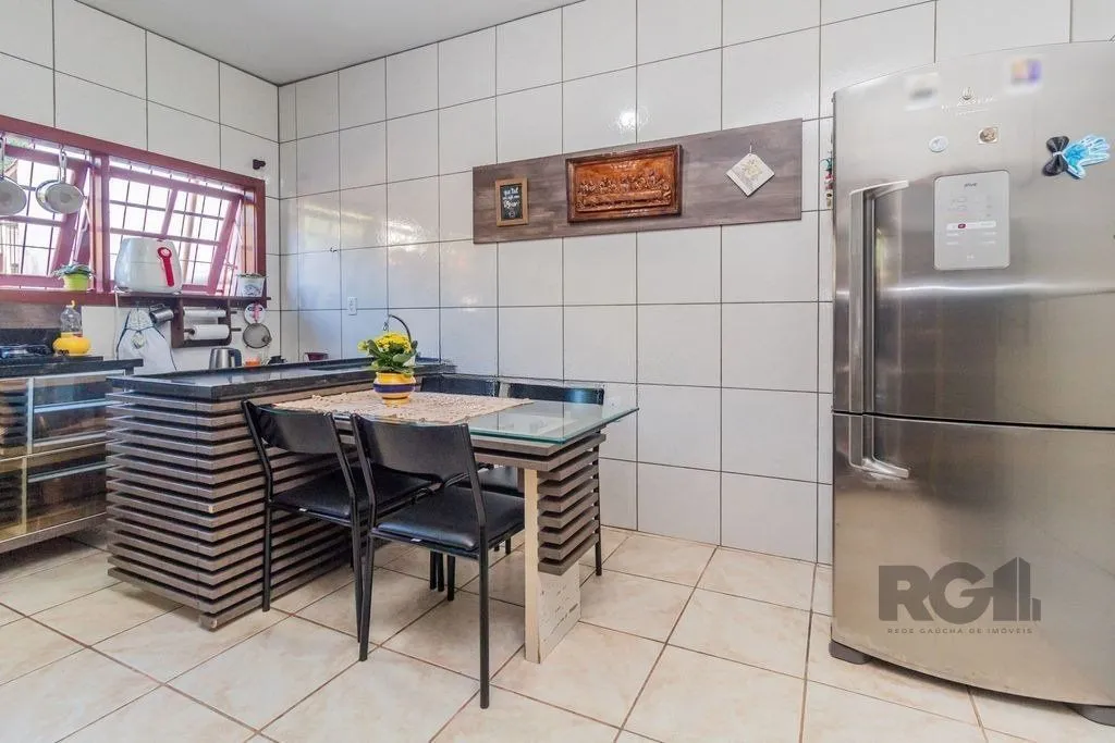 Imagem Sobrado de 215m² - 4 dormitórios, 5 vagas no bairro Passo das Pedras