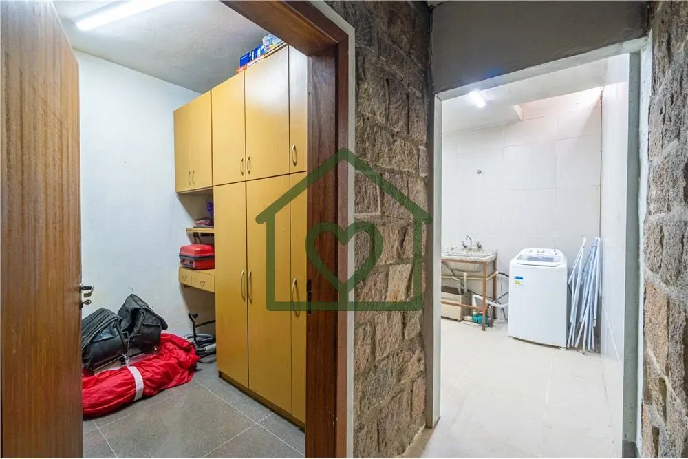 Imagem Casa com 4 dormitórios (1 suíte com closet), sacada em todos os quartos, estar íntimo com lareira...