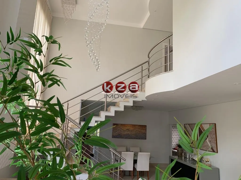Imagem Impecável casa em condomínio à venda em Valinhos-SP, bairro Pinheiro: 3 quartos, 3 suítes, 3 salas, 5 banheiros, 4 vagas, 265m².