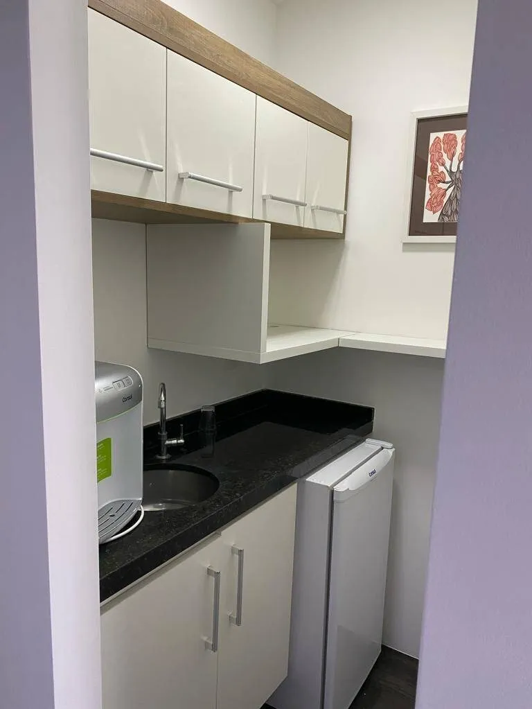 Imagem Sala Comercial Planejada e Mobiliada no Centro de Alphaville - 49m², 1 Vaga de Garagem