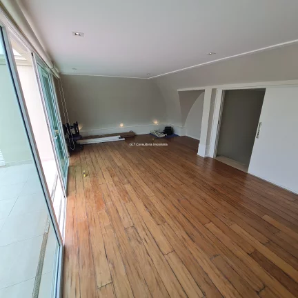 Imagem SOBRADO TRIPLEX NEOCLÁSSICA DISPONÍVEL PARA VENDA