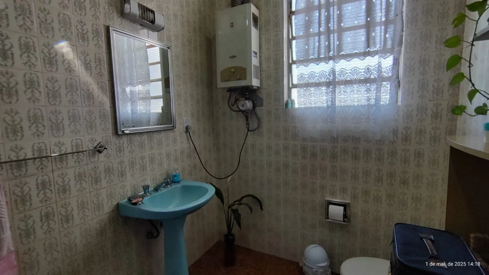 Imagem Apartamento de 4 dormitórios, 2 suítes, living amplo e arejado com sacada.