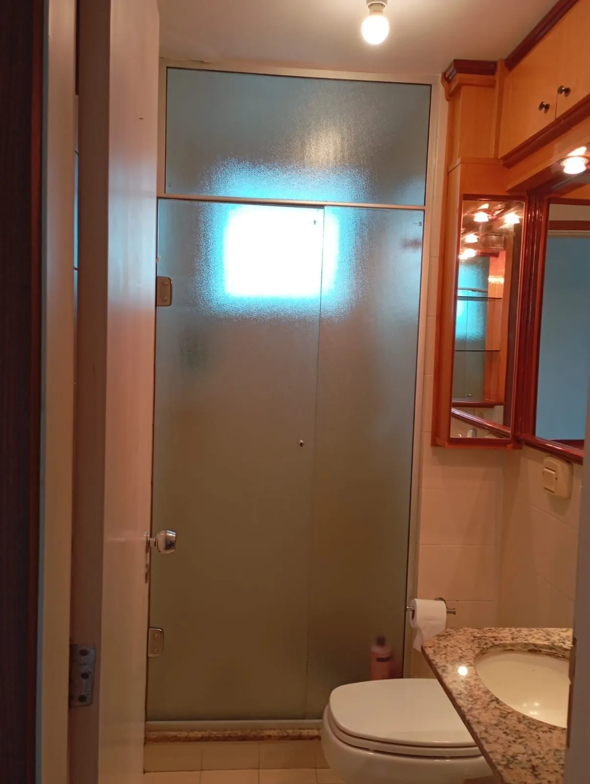 Imagem Apartamento com 02 quartos e 01 vaga coberta no Bairro Menino Deus, Porto Alegre
