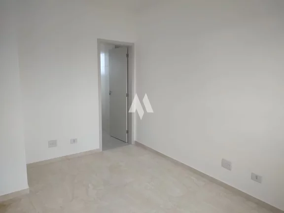 Imagem Villagio Triplex no Macuco com 2 suítes e vaga privativa