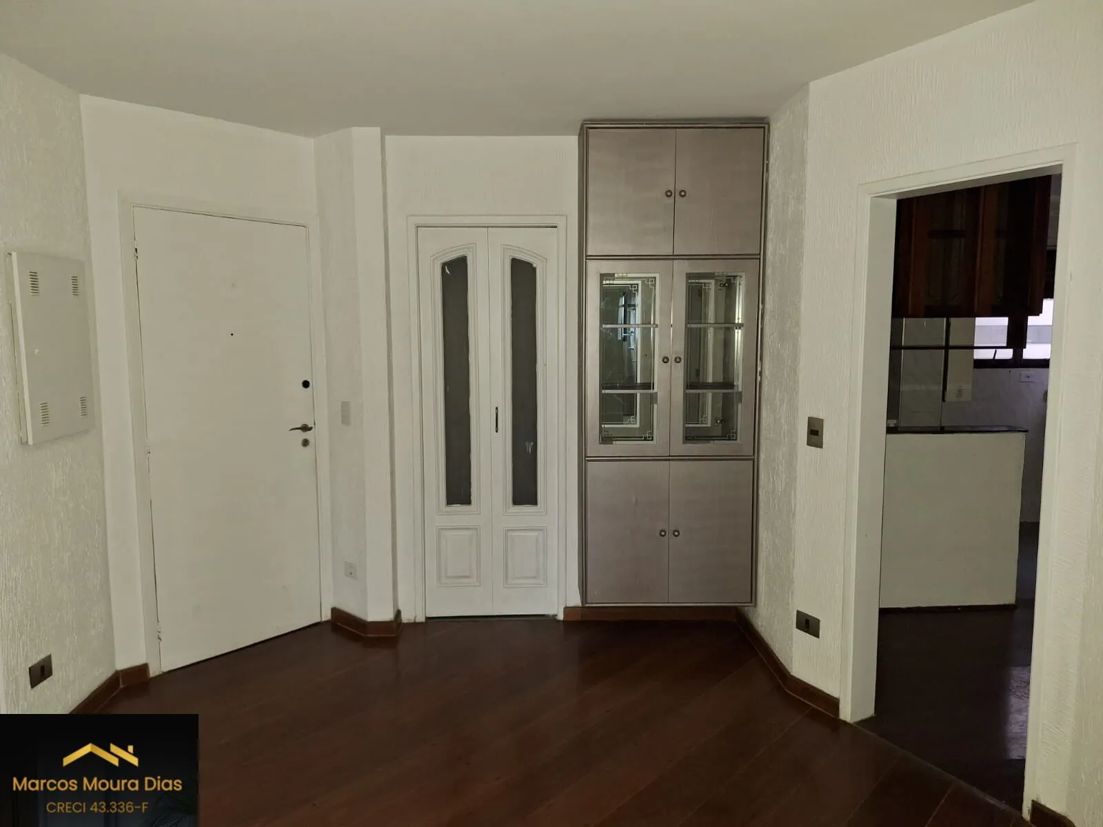Imagem Apartamento com sacada em Pinheiros, 2 dormitórios ( 1 suíte) e 2 vagas,Edifício com Portaria 24 hs, Gerador e Lazer