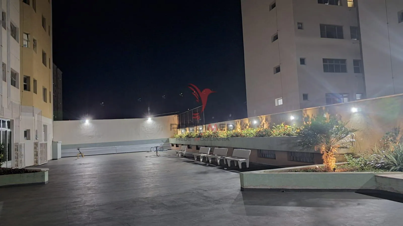 Imagem Vendo Apartamento Espaçoso na Vila Monteiro com 2 banheiros e garagem coberta
