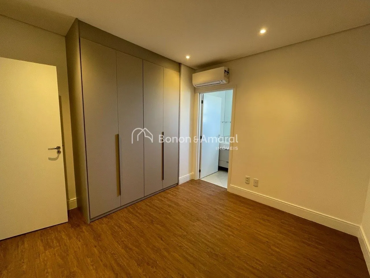 Imagem Casa em condomínio para venda em Sousas - Campinas S.P.