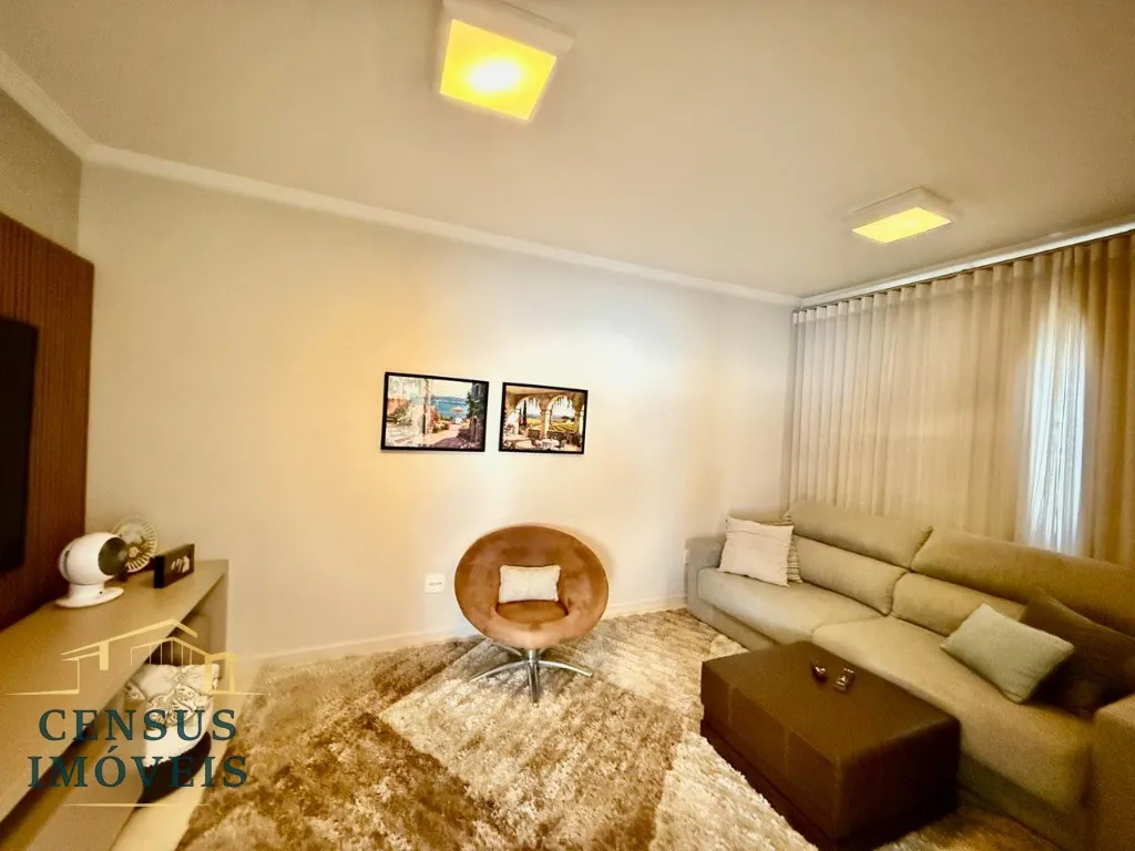 Foto do imóvel: Espetacular Casa em Condomínio à Venda em Vinhedo-SP - Condomínio Marambaia - 4 Quartos, 2 Suítes, 3 Salas, 5 Banheiros, 4 Vagas de Garagem, 530, 14 m². em Condomínio Marambaia