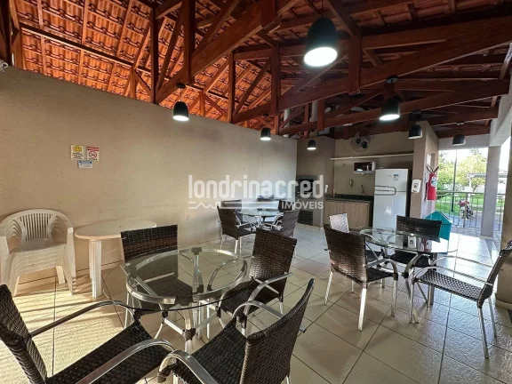 Imagem Apartamento com 2 quartos planejados, ar-condicionado, sanca em LED, armários em todos os ambientes, 1 vaga coberta e quitada, pronto para morar.