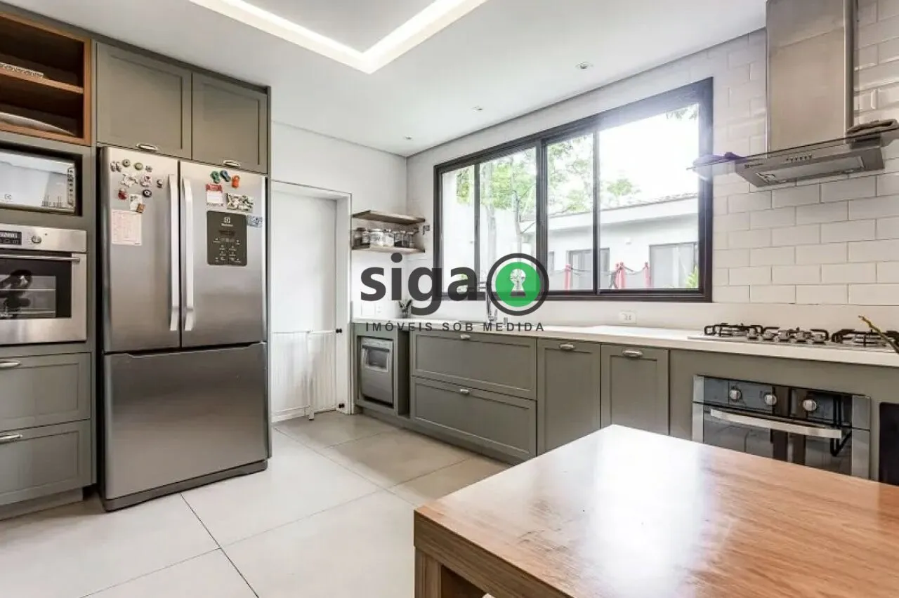 Imagem Casa em Rua fechada a venda na Cidade Jardim com 4 quartos