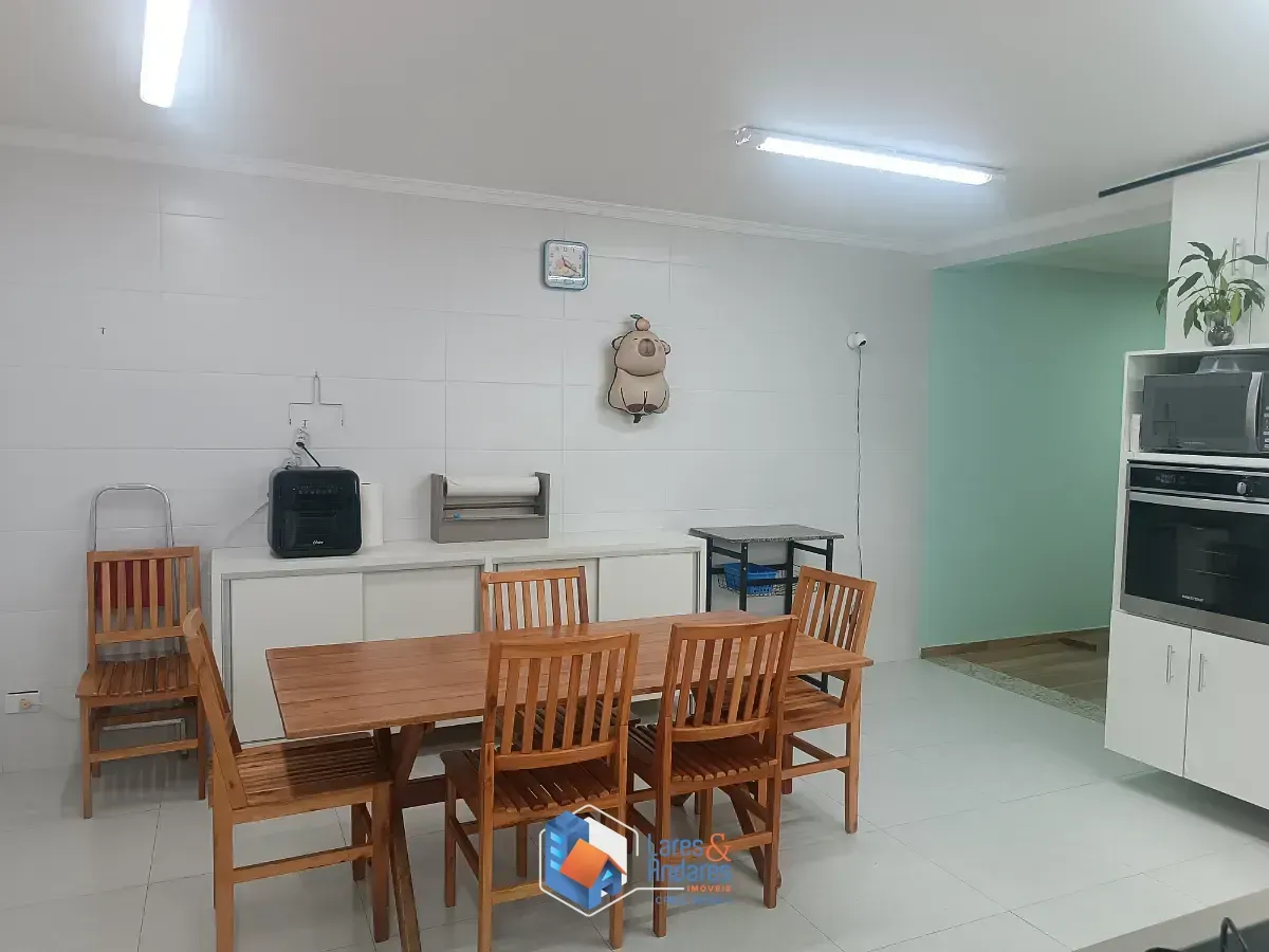Imagem Sobrado para venda em Vila Basileia com 4 quartos, sendo 3 suítes, 240m²