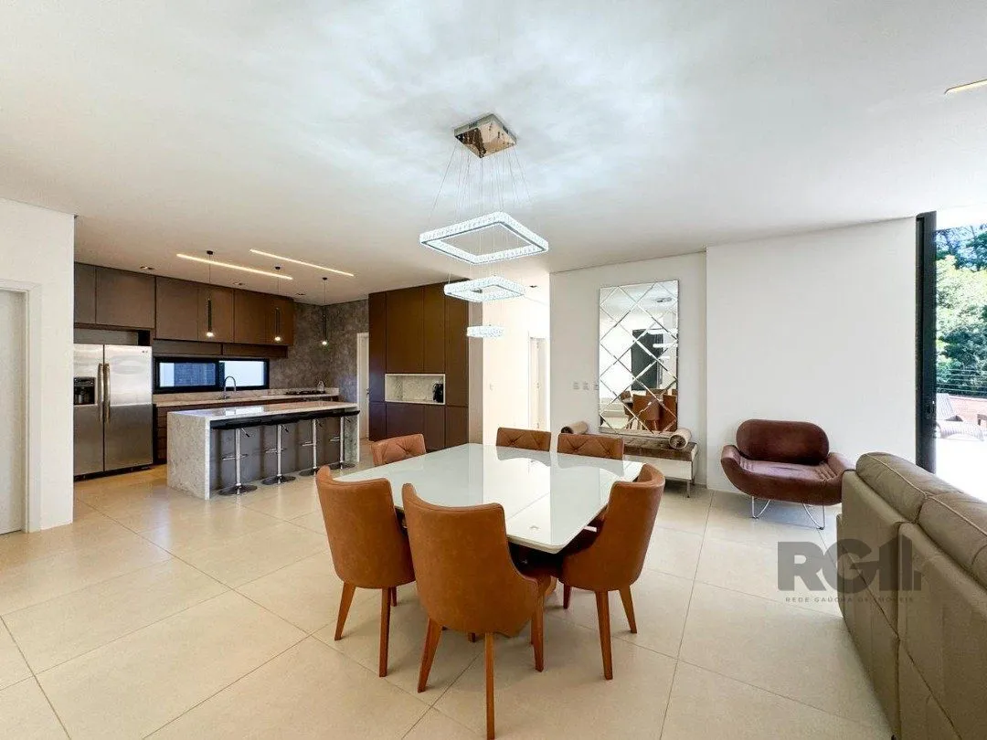 Imagem Casa Condominio para Venda - 340m², 4 dormitórios, sendo 4 suites, 4 vagas - Alphaville
