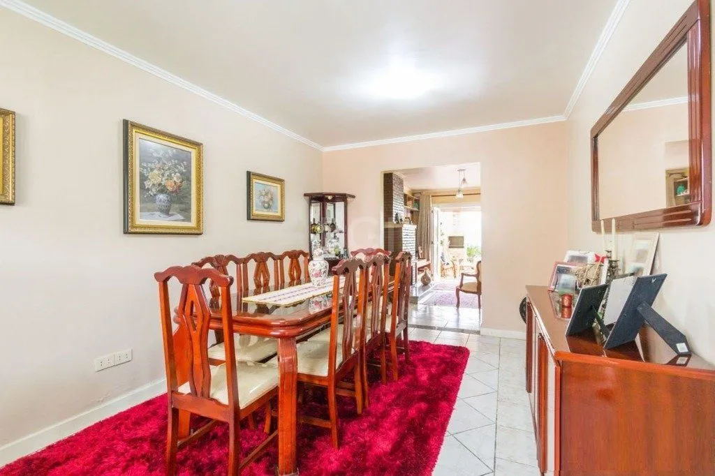 Imagem Casa para Venda - 258m², 3 dormitórios, sendo 1 suites, 4 vagas - Teresópolis