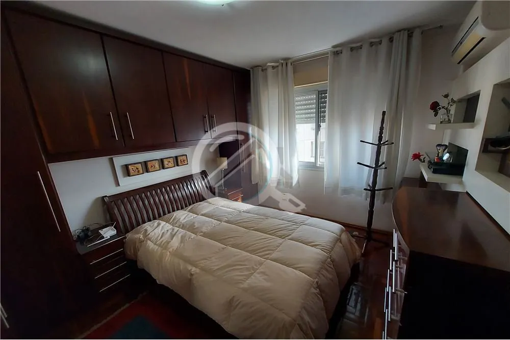 Imagem Apartamento, ensolarado de um dormitório, com peças amplas, semi-mobiliado, living dois ambientes,...