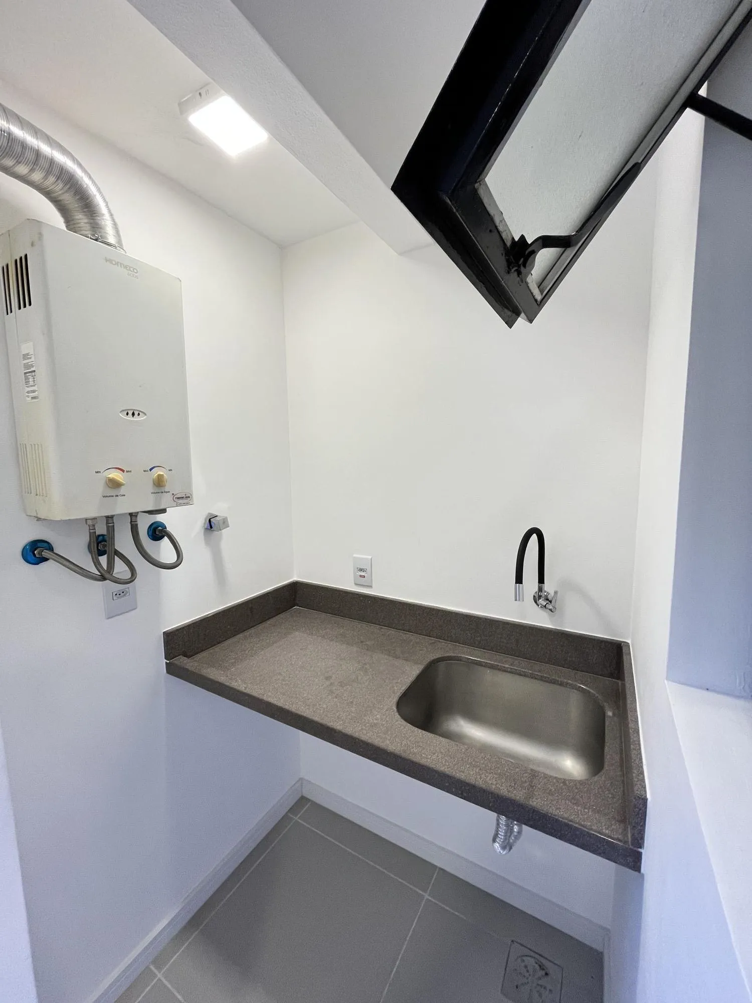 Imagem Apartamento de 2 quartos, suíte e 1 vaga de garagem no bairro Bom Fim em POA