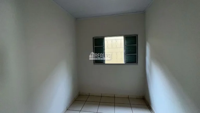 Imagem Casa para alugar no bairro Santa Maria, Uberaba: 2 dormitórios, garagem e mais!