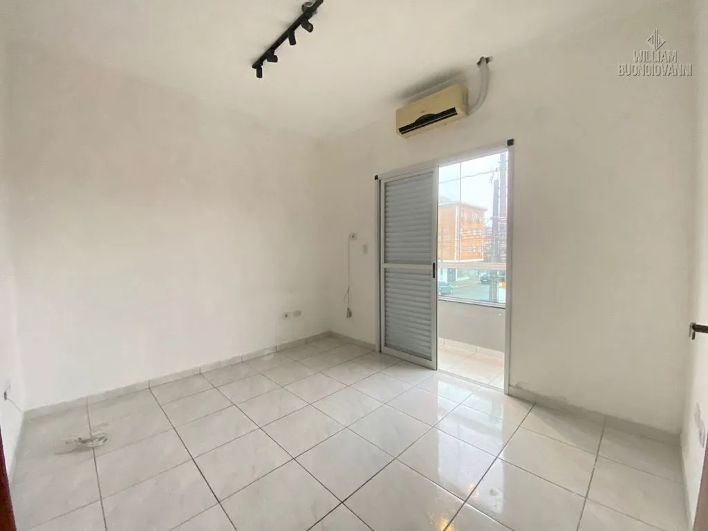 Imagem Vende-se esse Maravilhoso Sobrado com 3 Dormitórios - Bairro Boqueirão