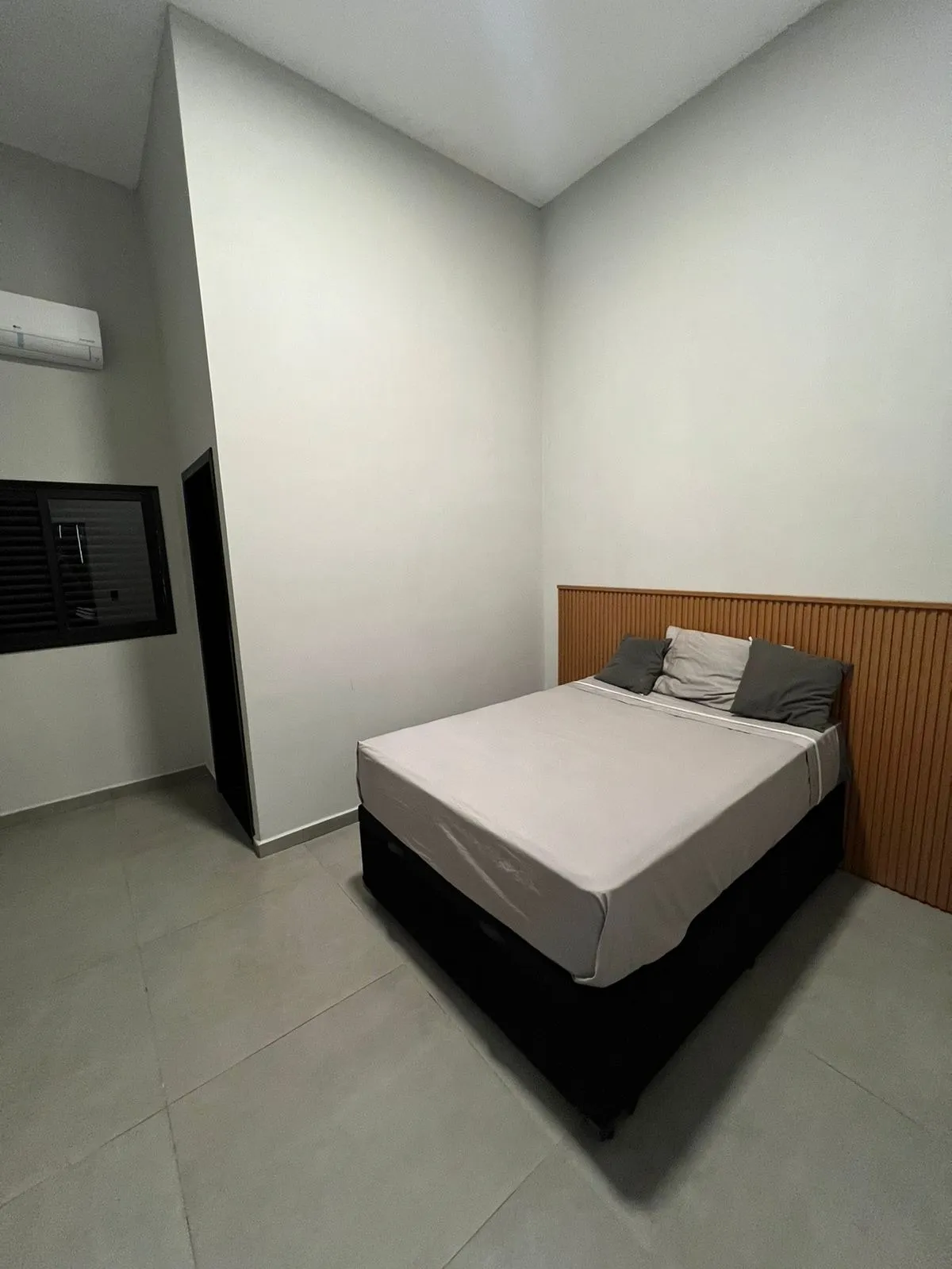 Imagem Luxuosa Casa de 700m² em Santa Isabel - Beira da Água com 6 Suítes