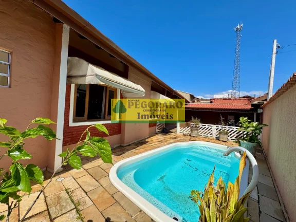 Imagem Casa de luxo à venda em Caraguatatuba-SP, bairro Martim de Sá: 4 quartos, 2 suítes, 2 salas, 3 banheiros, 3 vagas de garagem, 249m².