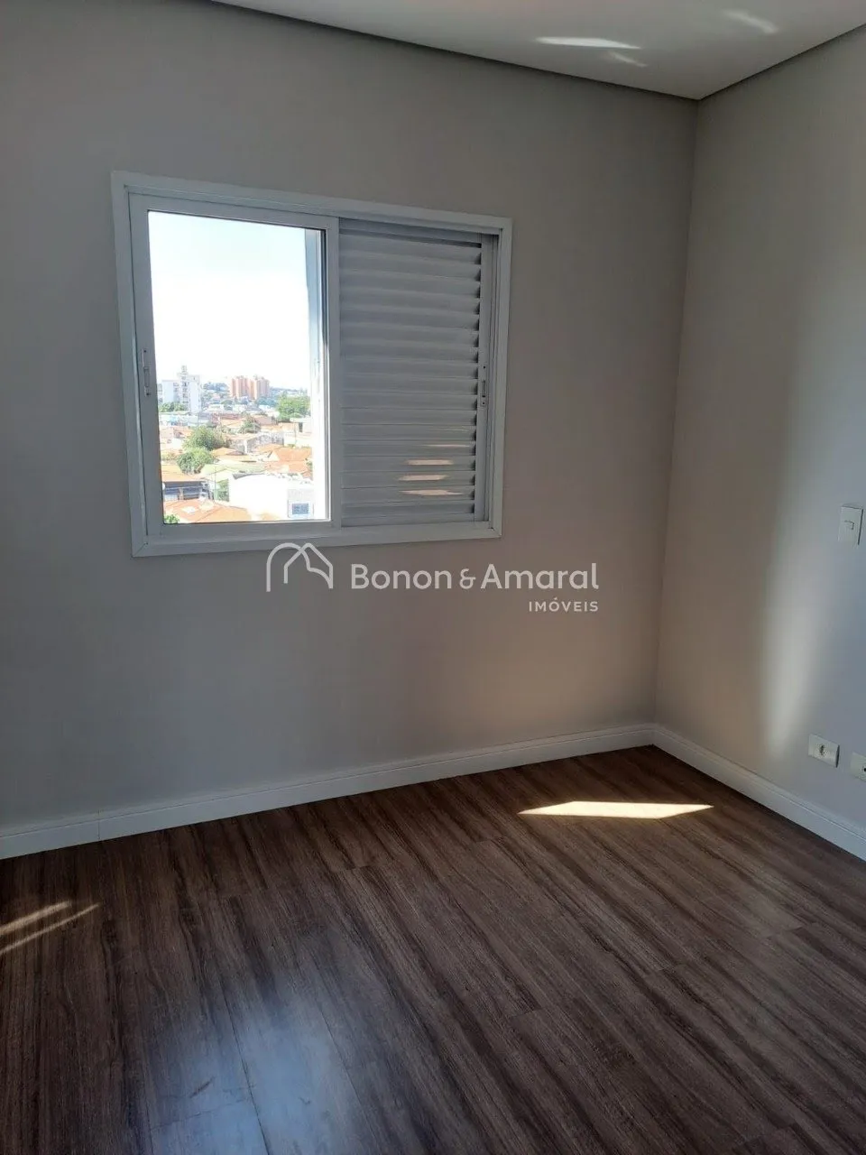 Imagem Cobertura à venda com 4 dormitórios, 2 suítes, e 2 vagas de garagem, 217 m² no Taquaral