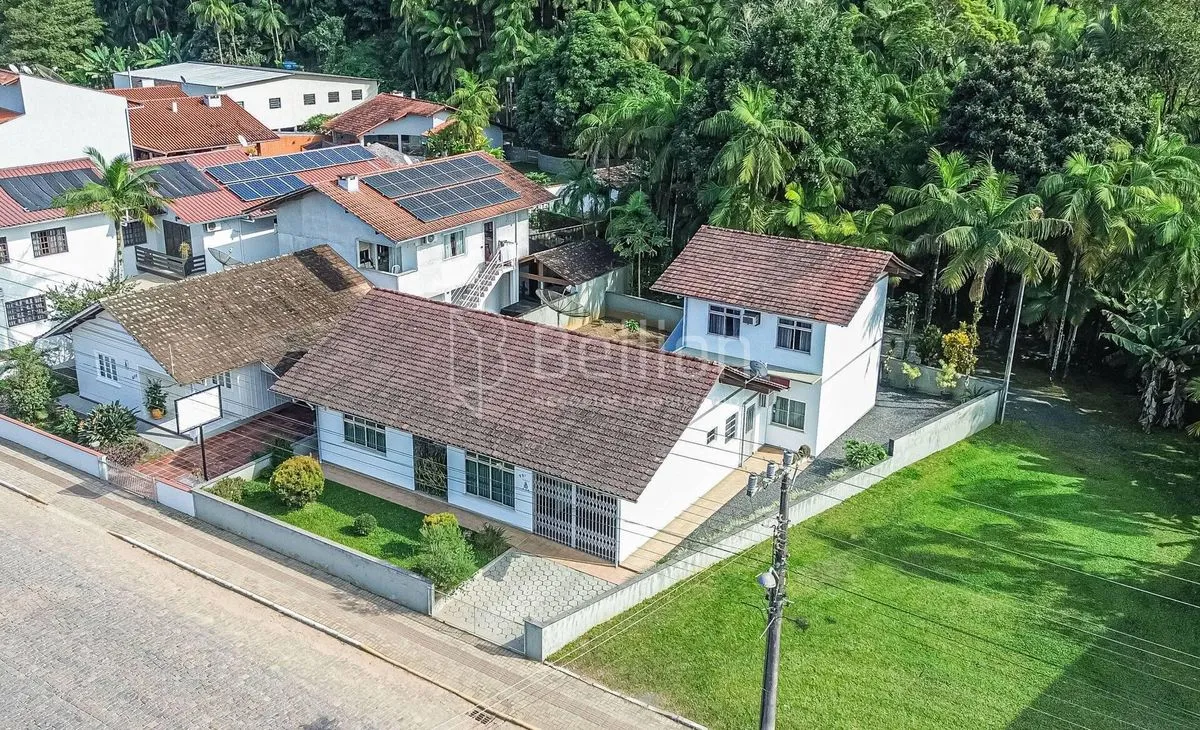 Imagem Casa com amplo terreno e potencial residencial/comercial no Centro de Rio dos Cedros