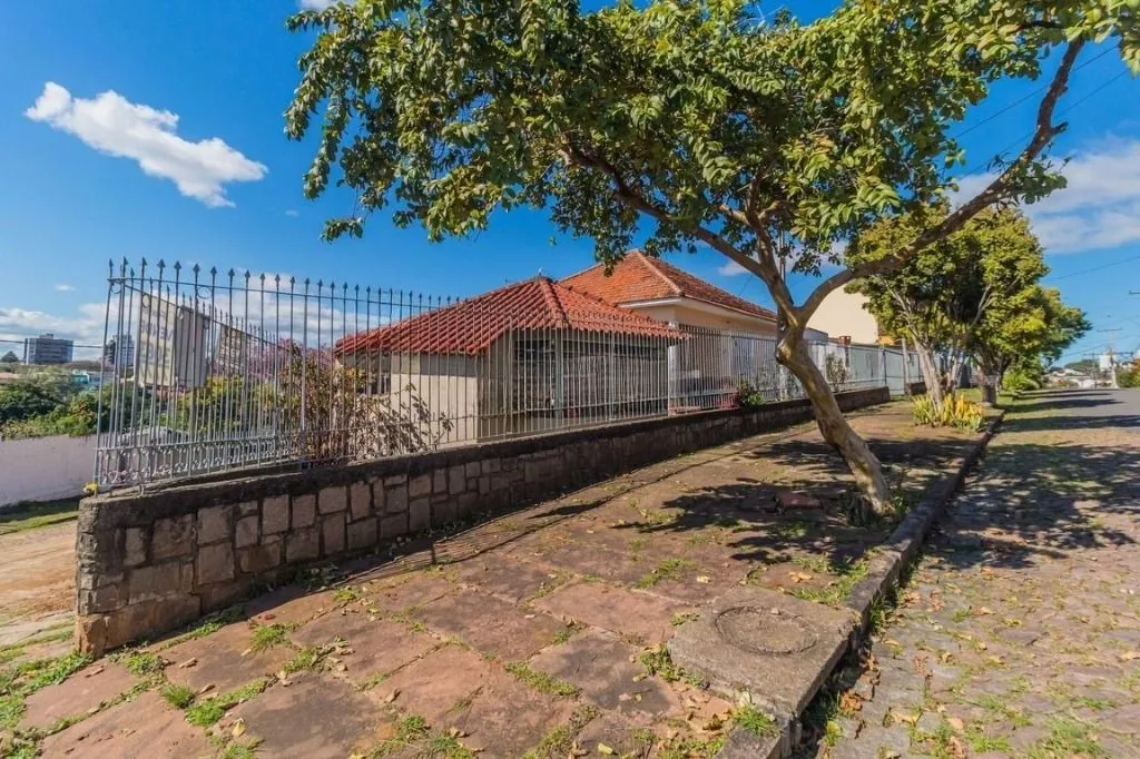 Imagem Casa de 3 Dormitório(s) Bairro Jardim Itu - Porto Alegre