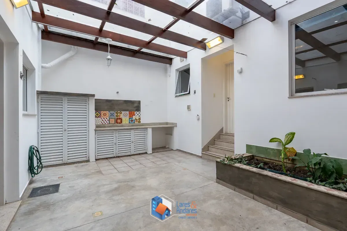 Imagem Casa para venda em Perdizes com 4 quartos, sendo 1 suíte, 171m²