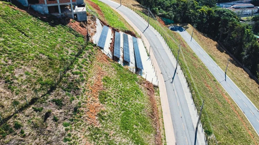 Imagem Terreno em Condomínio para Venda em Teresópolis / RJ no bairro Ermitage