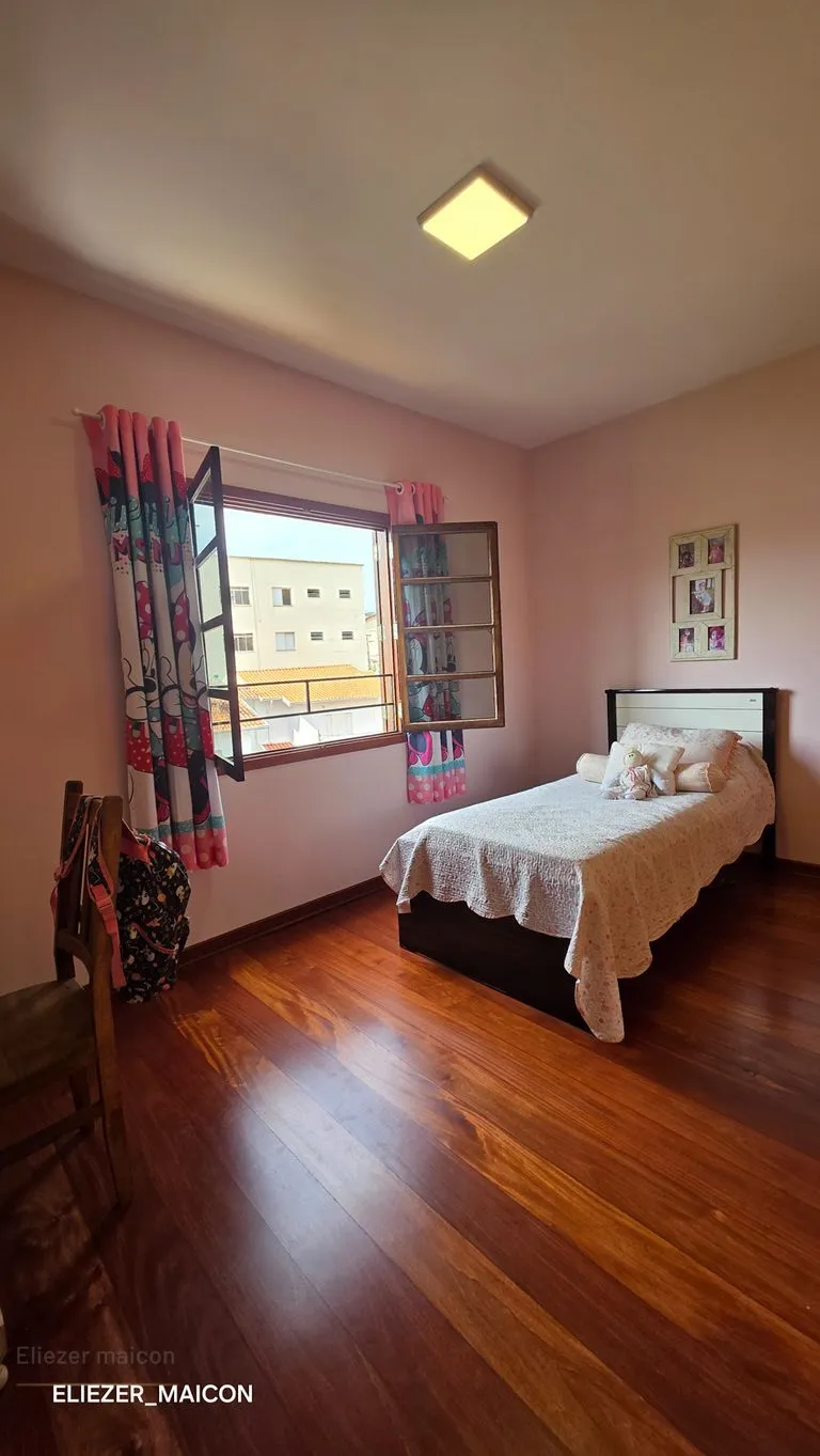 Imagem Casa a venda, aprox, 1 km do centro 3 quartos em Poços de Caldas MG