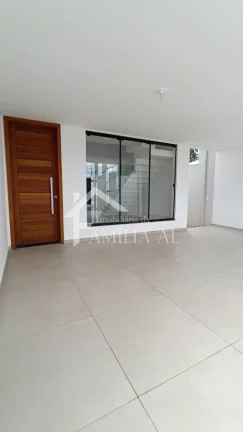 Imagem GEMINADO COM 217M² E PISCINA NO FLORESTA