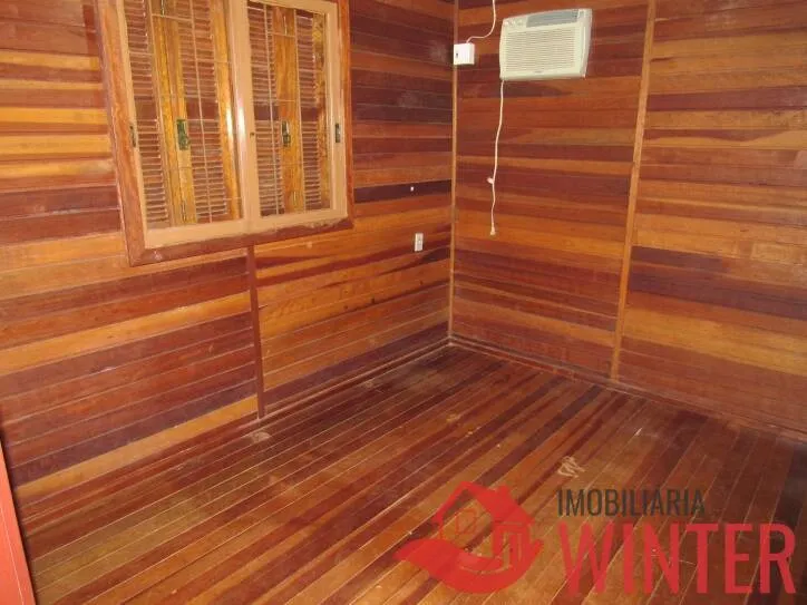 Imagem Casa de madeira com 2 dormitórios no bairro Picão