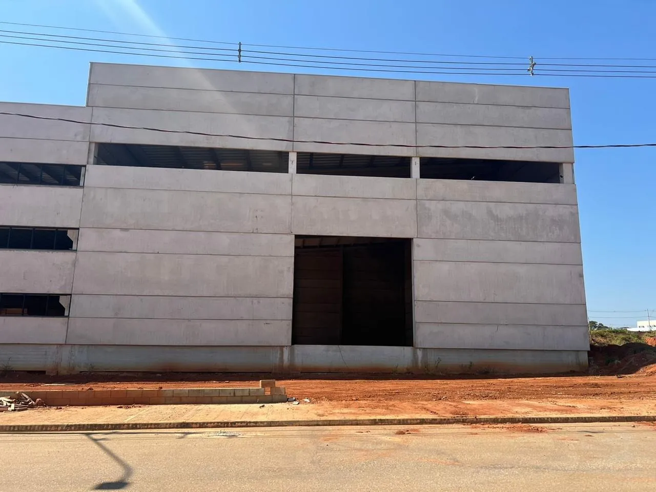 Imagem Galpão Comercial de Alto Padrão com Estrutura Completa para Indústria