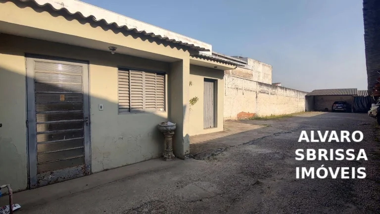 Imagem Terreno na área central da cidade. Utilização Comercial ou Residência. 512,18m2 de área e frente com 12,50 metros. Altíssimo trânsito de veículos