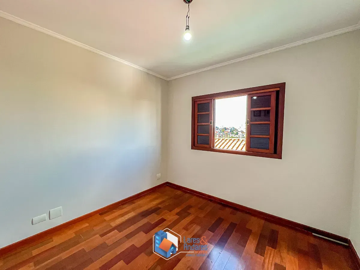 Imagem Sobrado para venda em Jardim Paraíso com 4 quartos, sendo 1 suíte, 218m²