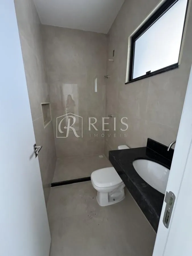 Imagem Casa para Venda em Rio das Ostras, Costazul, 3 dormitórios, 3 suítes, 4 banheiros, 3 vagas