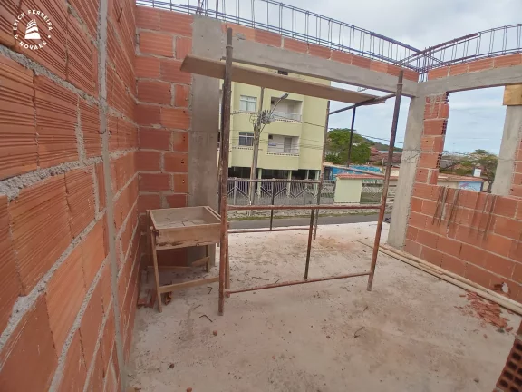 Imagem Excelente Casa Duplex em construção composta por 3 quartos sendo 1 suíte com closet, sala de estar e jantar, cozinha área gourmet com piscina