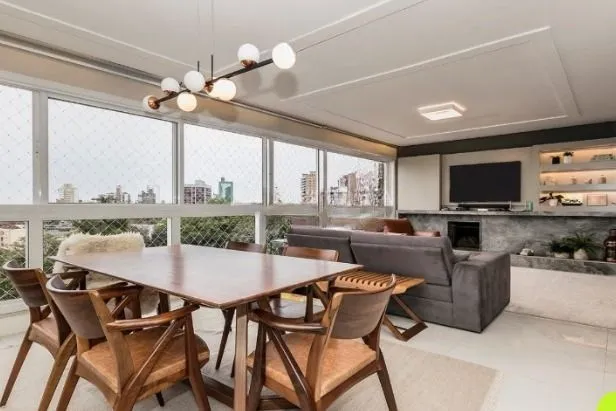 Imagem Apartamento com 3 suítes e 161m² à venda em Petrópolis, Porto Alegre.