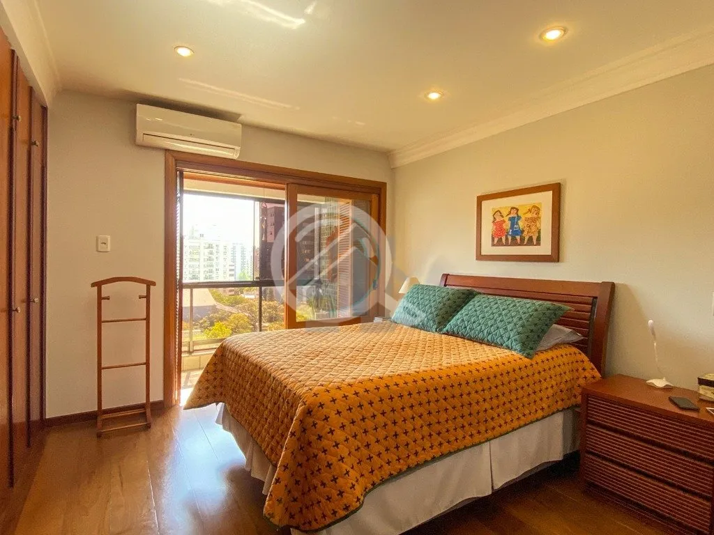 Imagem Apartamento semimobiliado de 140m², 3 dormitórios, sendo 1 suíte com sacada, living super amplo p...