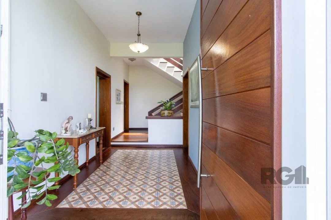 Imagem Sobrado com vista para Rio, 3 quartos, 2 suites, pátio, piscina, vaga para 4 carros - Bairro Vila Assunção