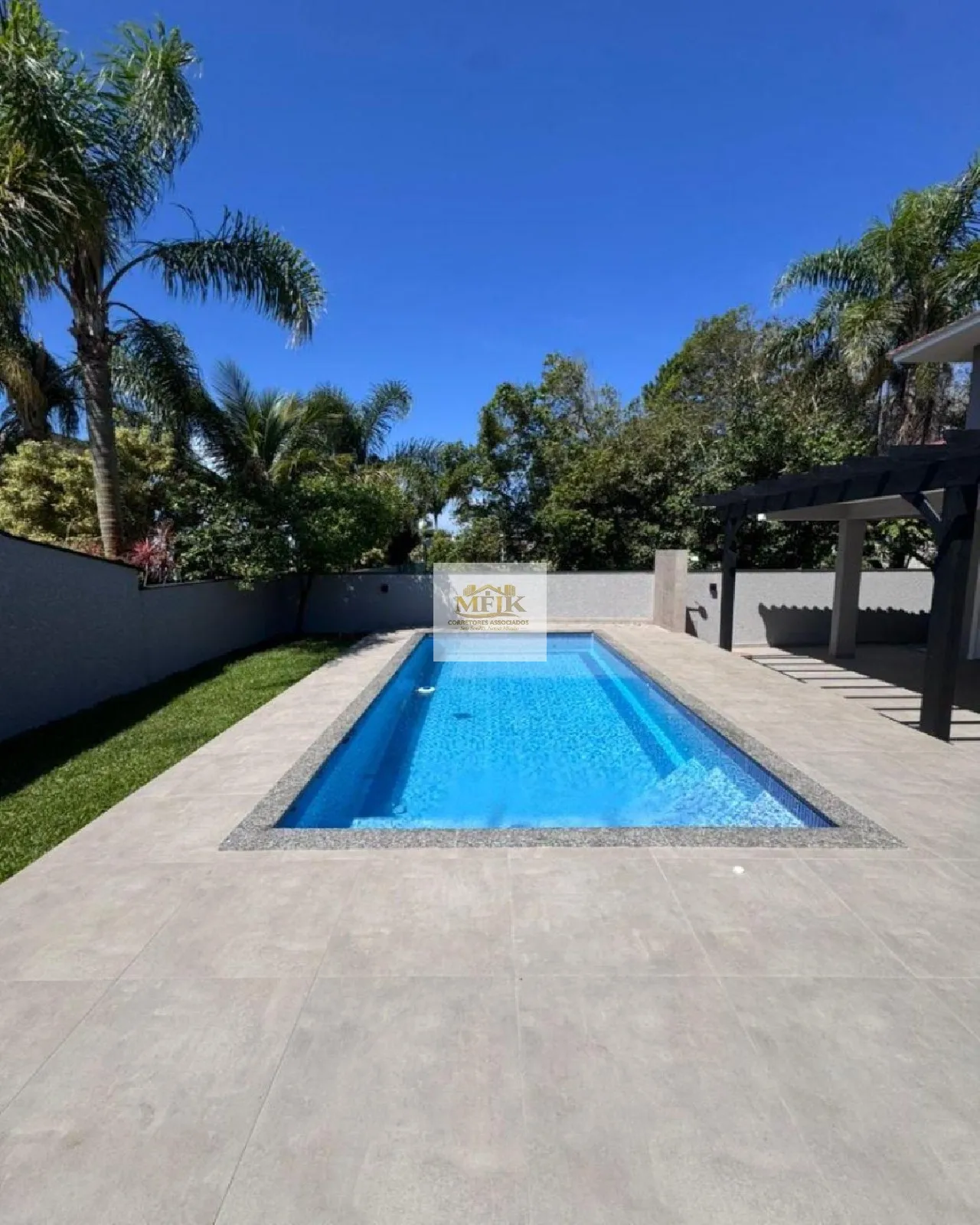 Imagem Casa com 4 quartos e 360 m² à venda em Atami Sul