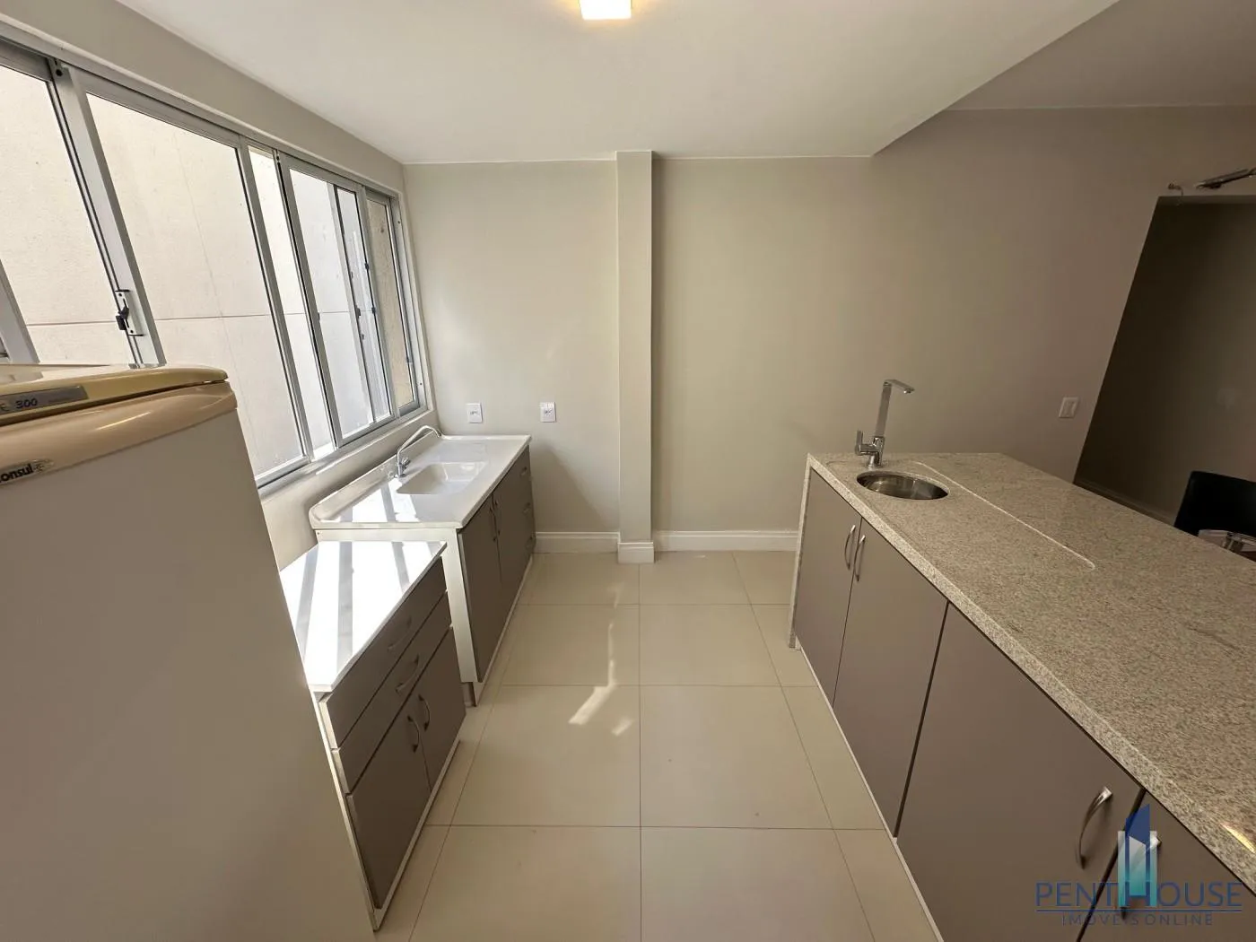 Imagem Apartamento Quadra Mar para Venda em Balneário Camboriú, PIONEIROS, 3 dormitórios, 1 suíte, 3 banheiros, 1 vaga