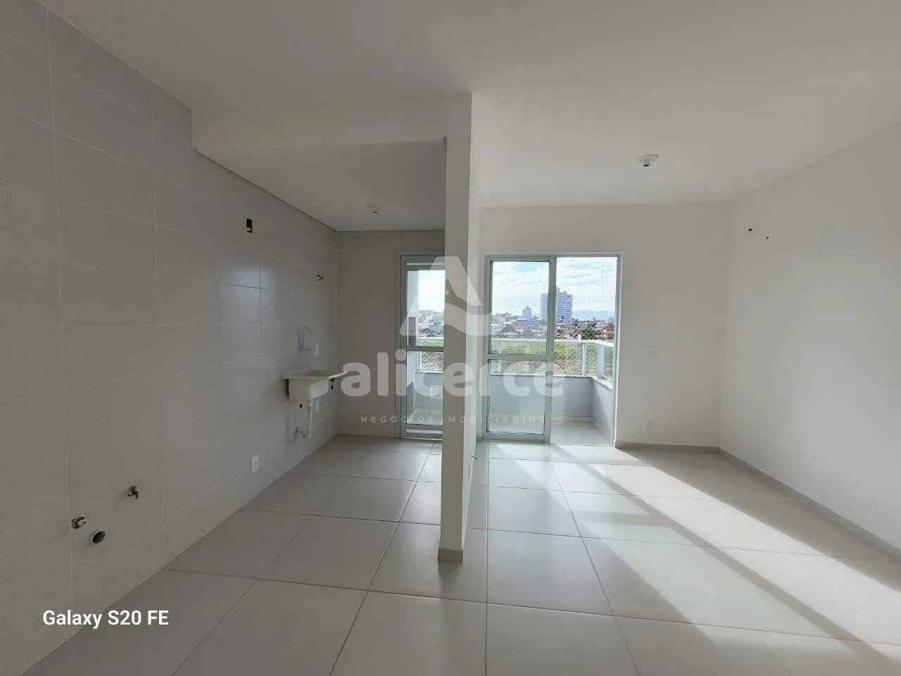 Imagem Apartamento á venda com 02 Dormitórios em Areias - São José -SC.