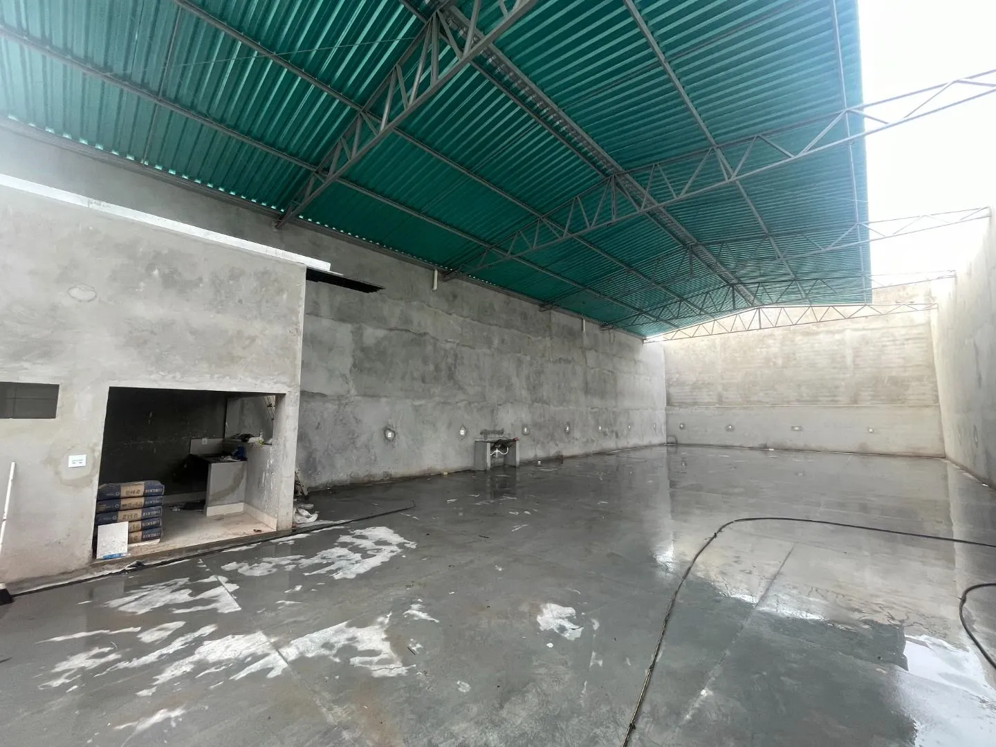 Imagem Barracão à venda, 335 m² por R$ 700.000,00 - Planalto - Patos de Minas/MG